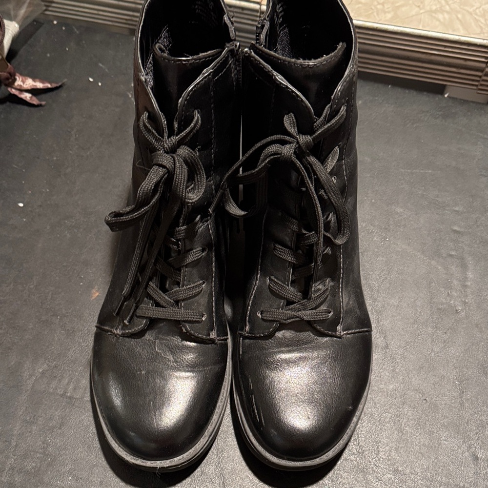 Black Women's Lace-Up Ankle Boots life stride